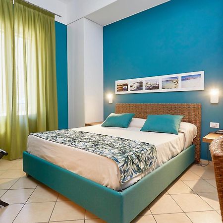 Insula Hotel Фавиняна Екстериор снимка
