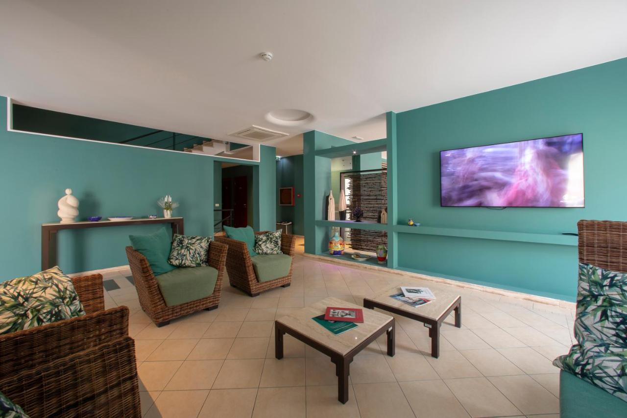 Insula Hotel Фавиняна Екстериор снимка