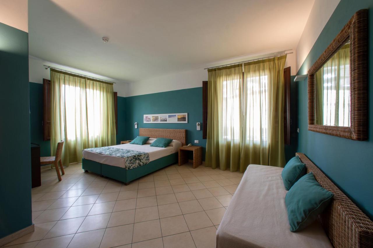 Insula Hotel Фавиняна Екстериор снимка