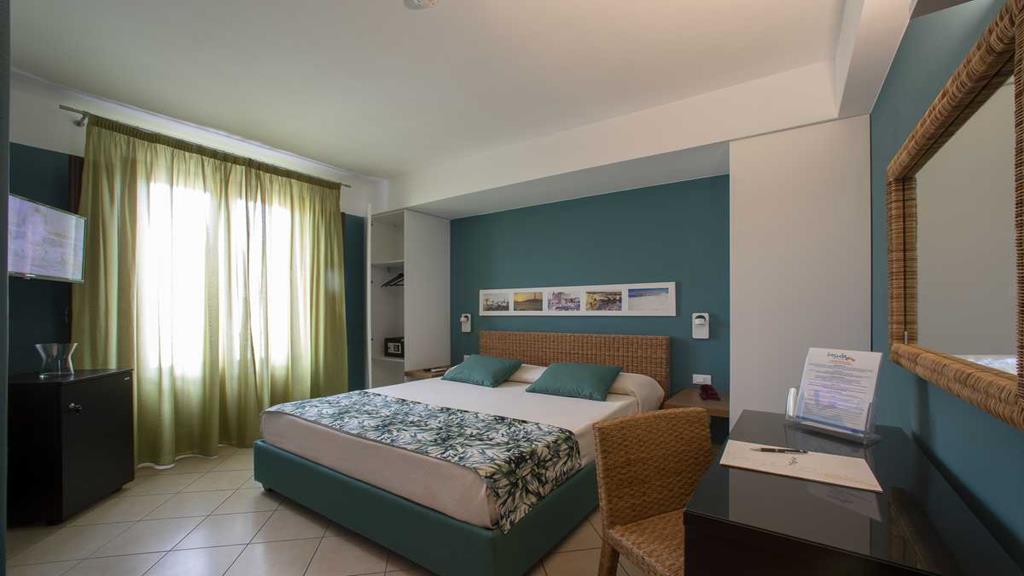 Insula Hotel Фавиняна Екстериор снимка