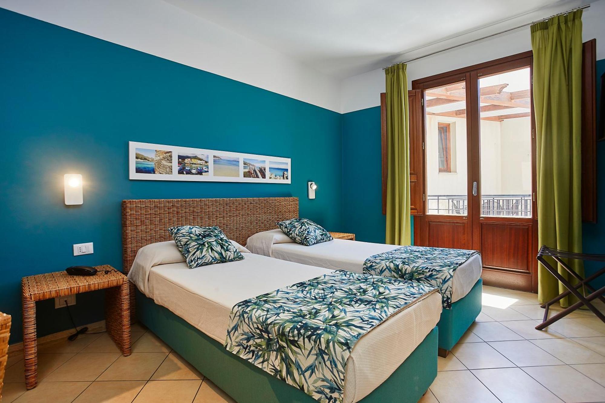 Insula Hotel Фавиняна Екстериор снимка